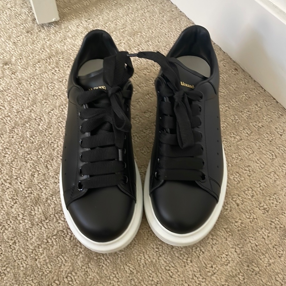 BRAND NEW Alexander Mcqueens Authentic